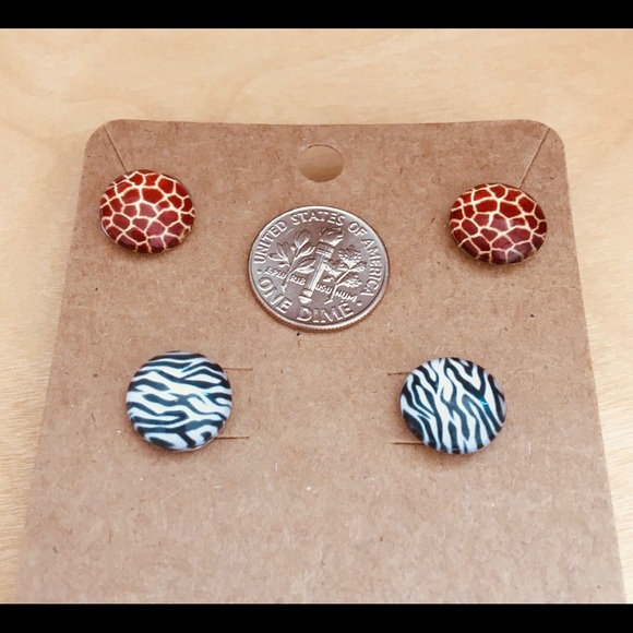 Zebra & Giraffe Stud Earrings - Picture 4 of 8